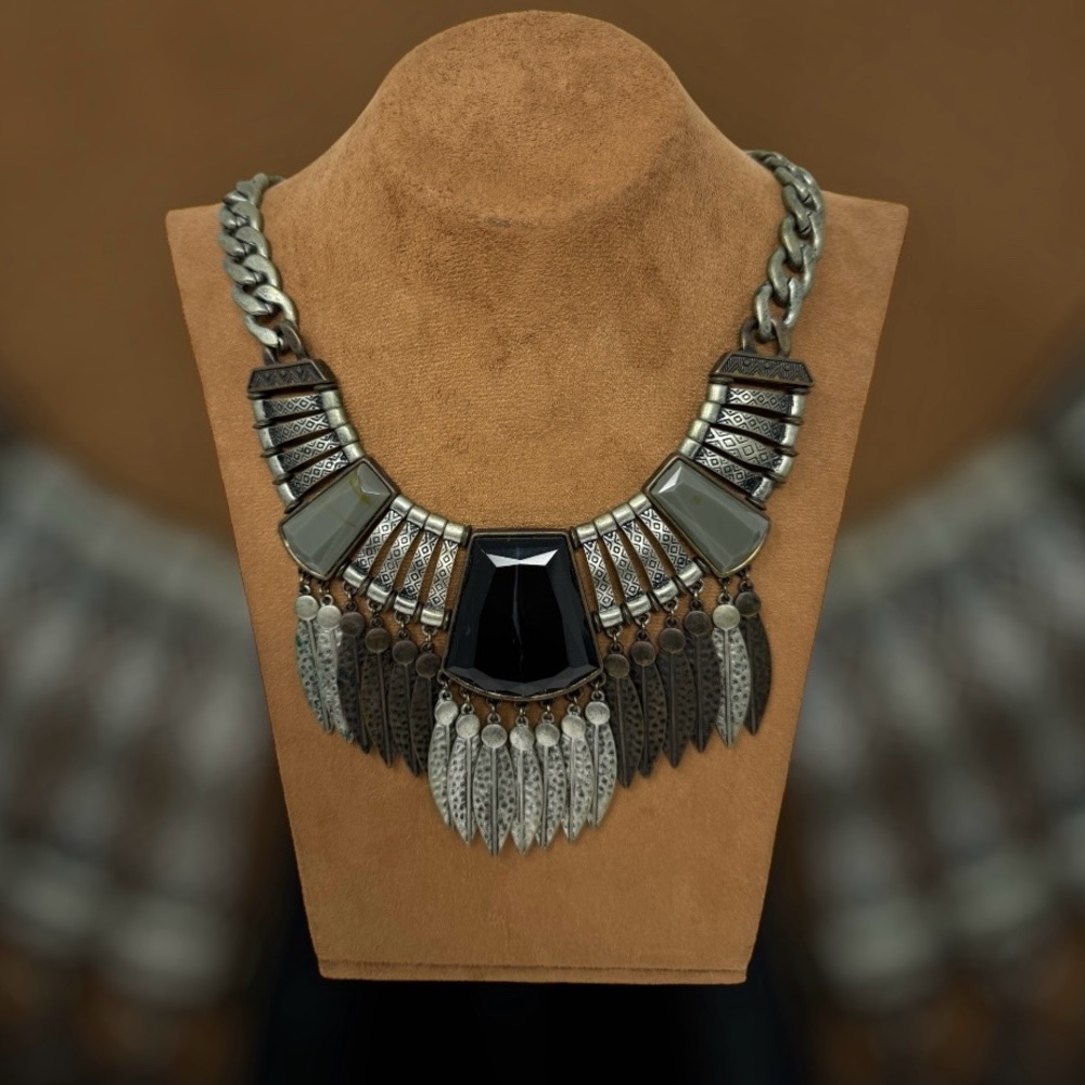 🛍️SALE🛍️ MESA VERDE STATEMENT NECKLACE & EARRING SET - Picture 9 of 12